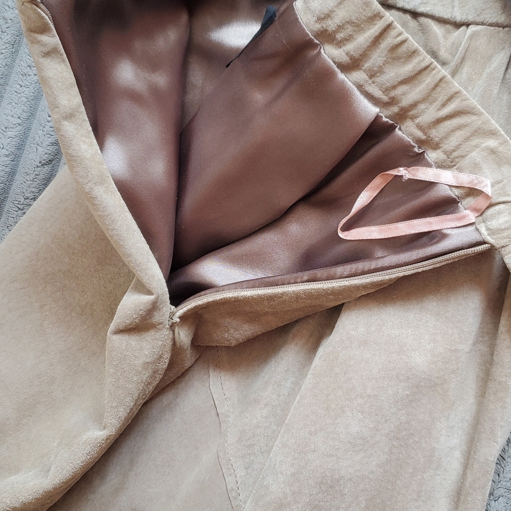 Tan Suede Skirt by Terry Lewis - Picture 10 of 11